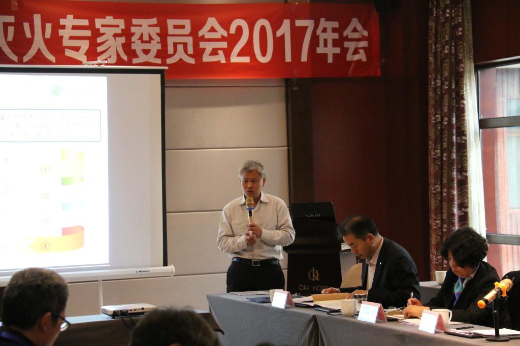 邓军副院长做专题报告